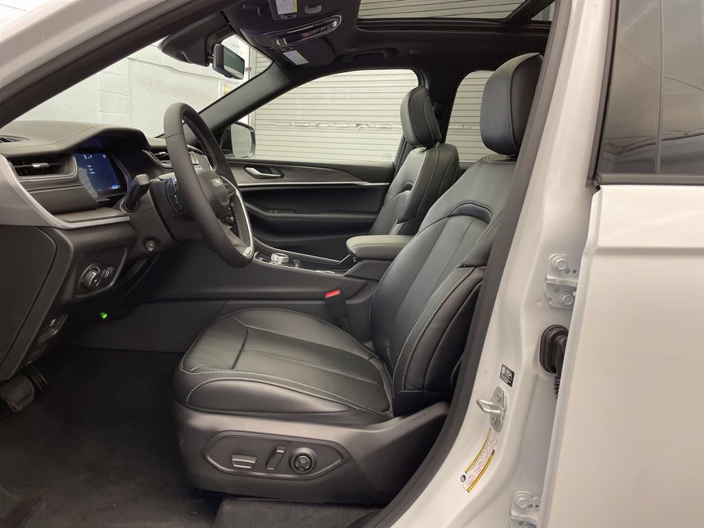 New 2025 Jeep Grand Cherokee Limited w/ Luxury Tech Group II AWD/4WD image 20