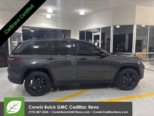 Used 2023 Jeep Grand Cherokee Altitude AWD/4WD image 10