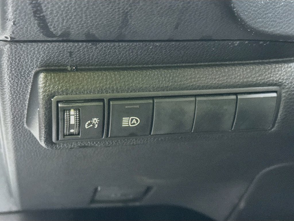 Used 2022 Toyota Corolla LE w/ Carpet Mat Package (TMS) FWD image 11