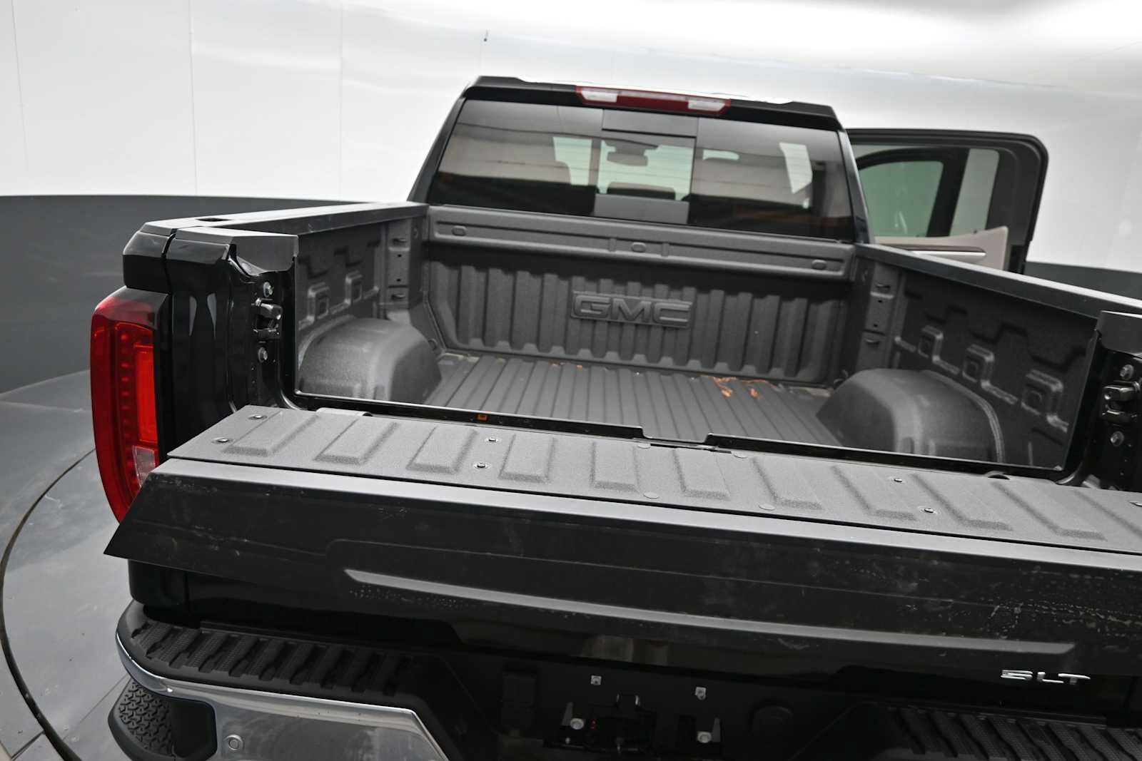 New 2026 GMC Sierra 1500 SLT w/ SLT Premium Plus Package AWD/4WD image 14