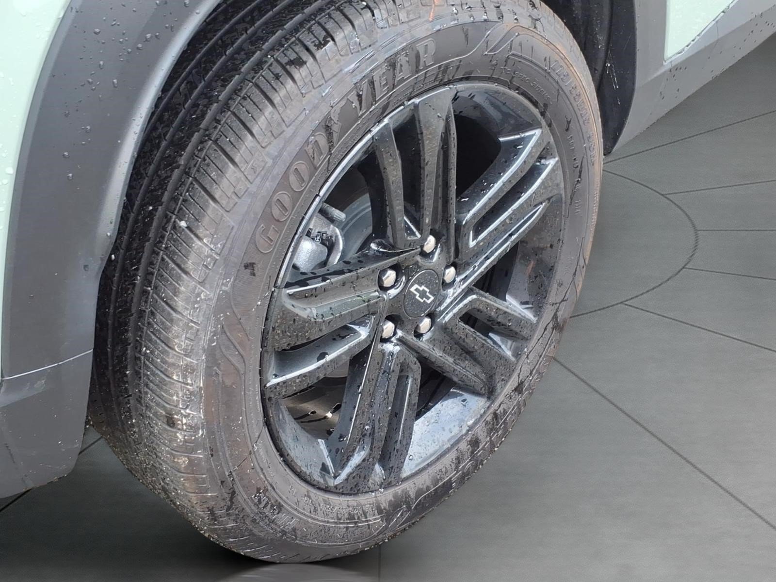 Used 2025 Chevrolet Trax ACTIV w/ Sunroof Package FWD image 5