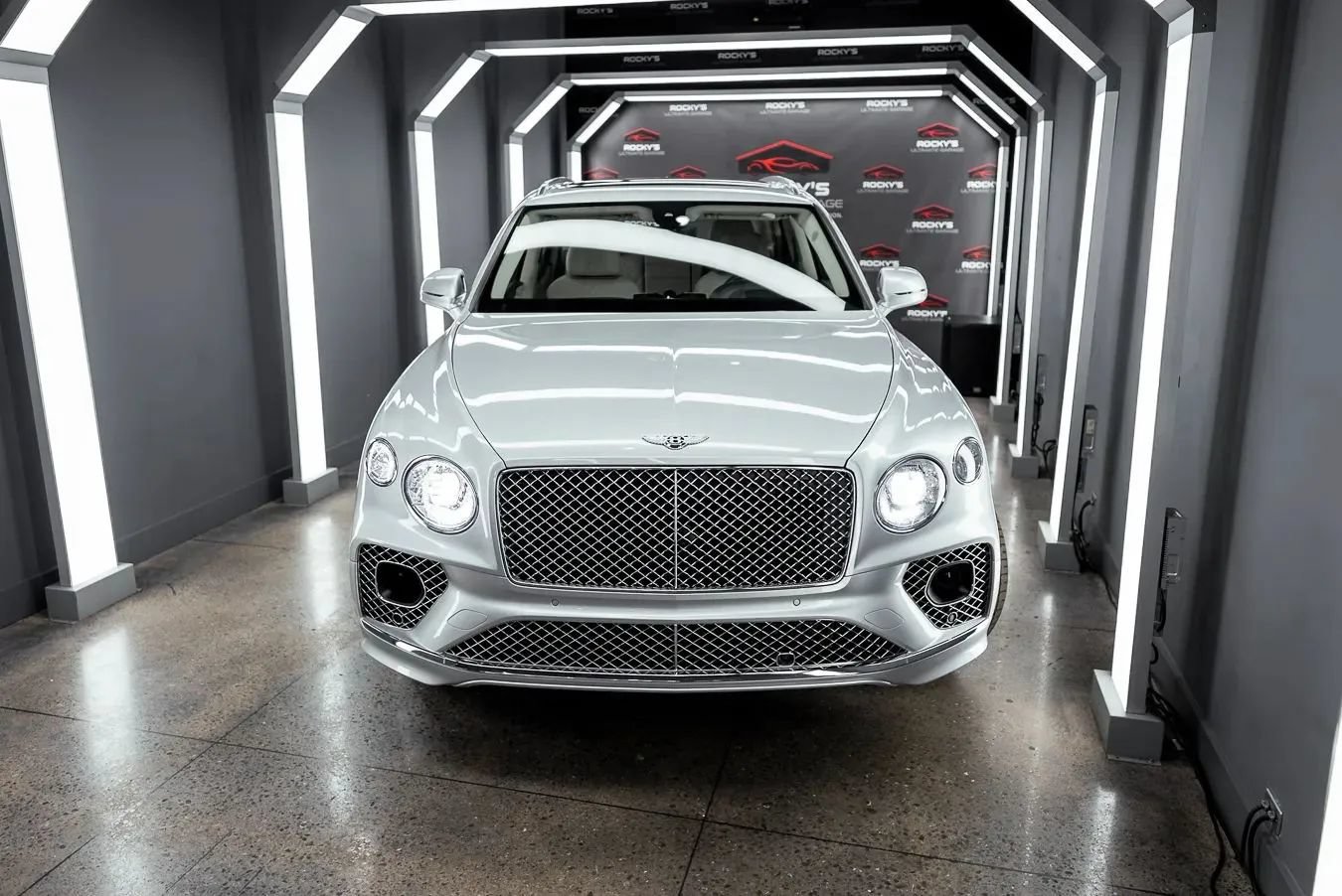 Used 2023 Bentley Bentayga AWD/4WD image 3