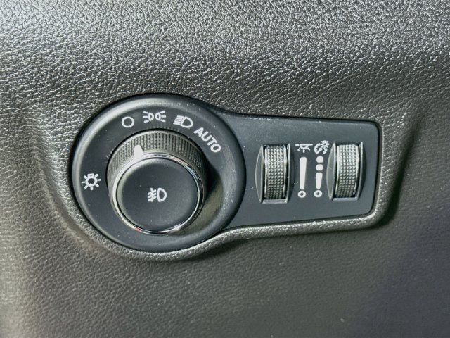 Used 2025 Jeep Compass Latitude w/ Altitude Special Edition AWD/4WD image 10