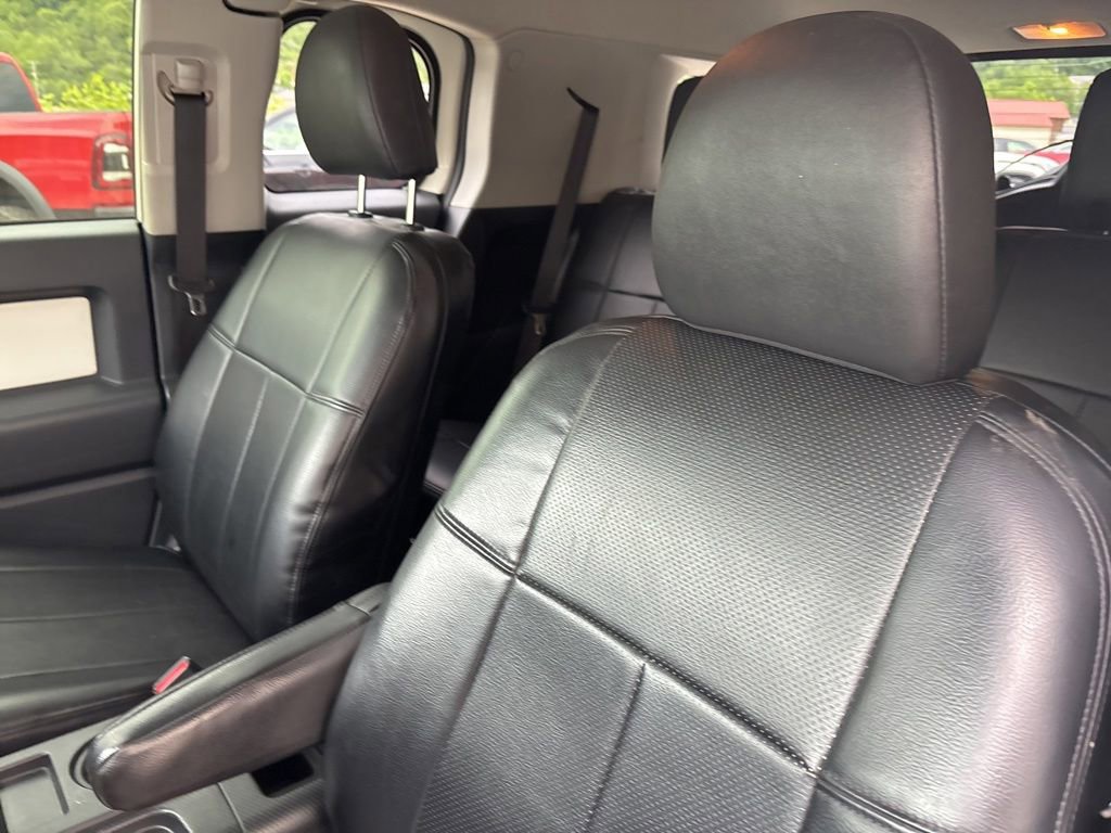 Used 2014 Toyota FJ Cruiser 4WD w/ Upgrade Package image 9