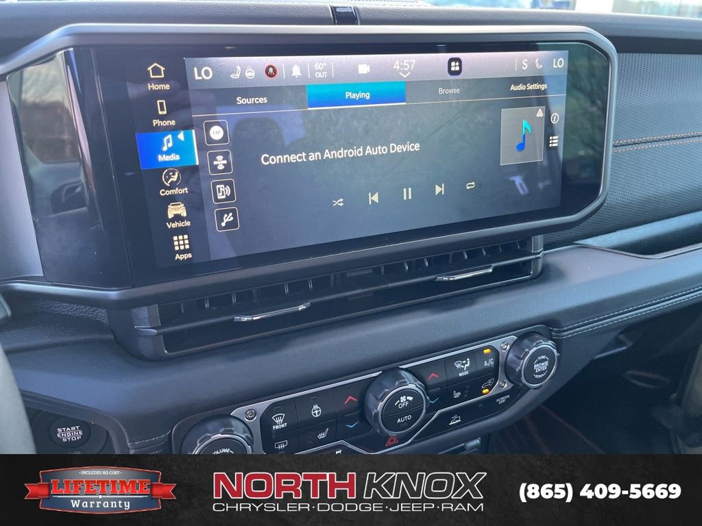 Used 2025 Jeep Gladiator Mojave w/ Convenience Group image 9