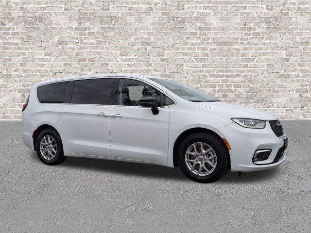 Used 2024 Chrysler Pacifica Touring-L