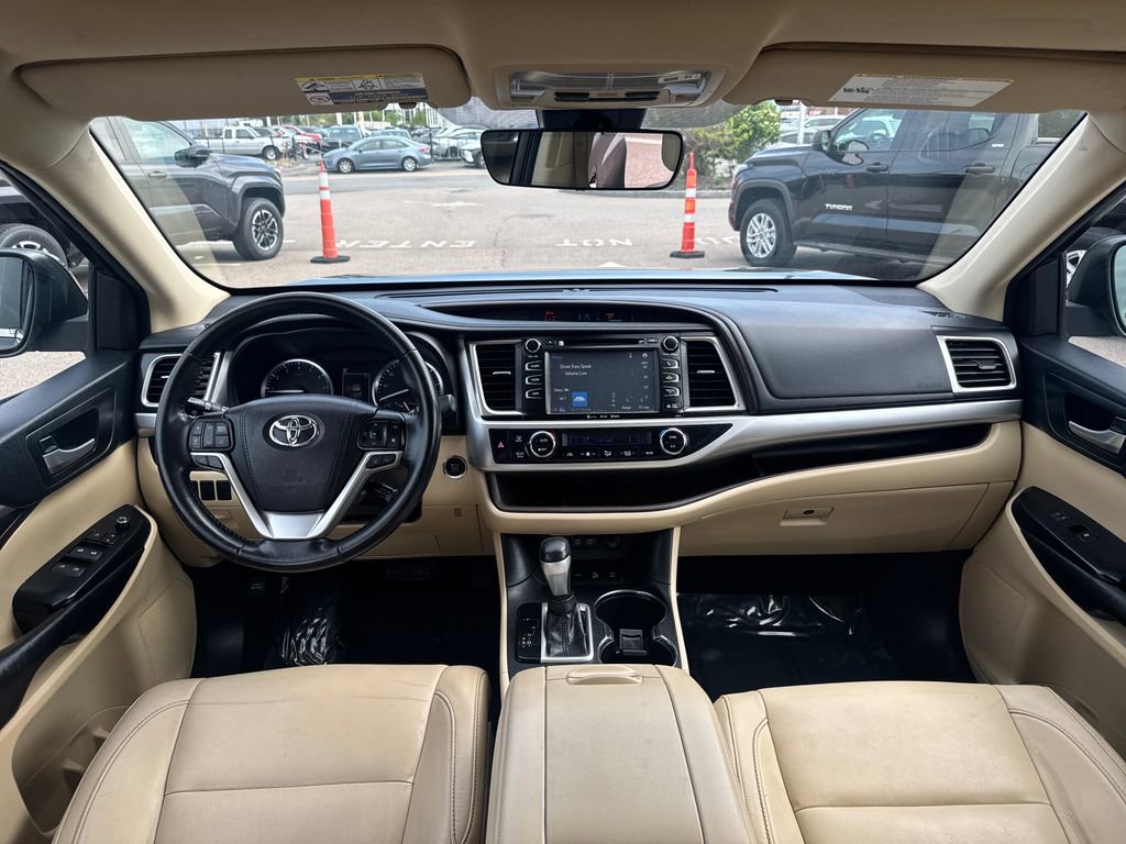 Used 2017 Toyota Highlander XLE AWD/4WD image 12