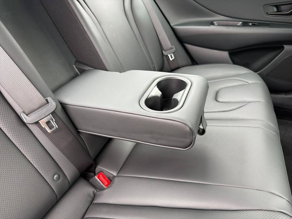 New 2026 Hyundai Elantra SEL Sport FWD image 32