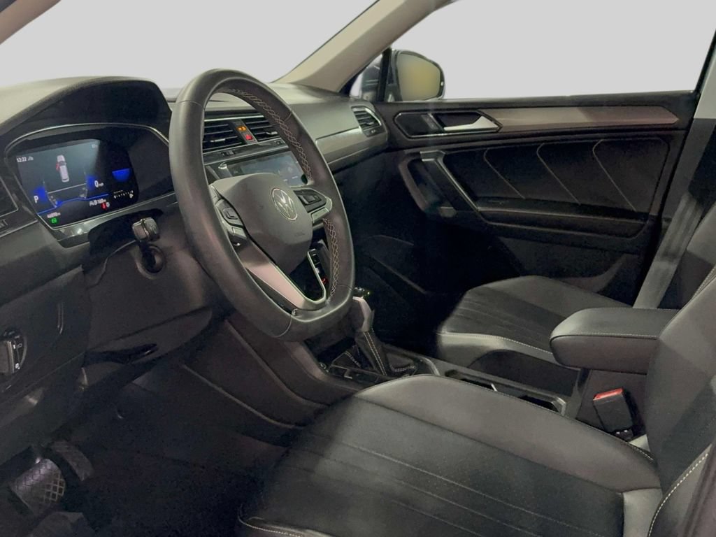 Used 2022 Volkswagen Tiguan SE AWD/4WD image 30