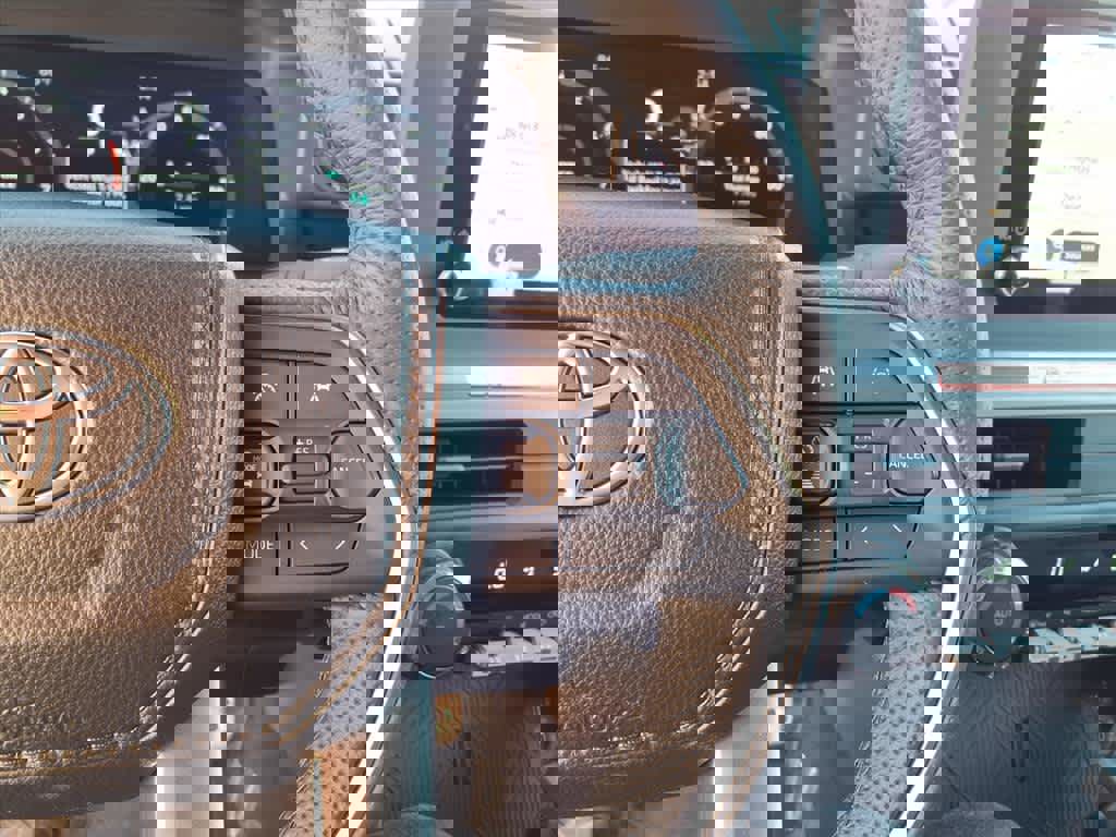 Used 2025 Toyota Tacoma TRD Sport image 11