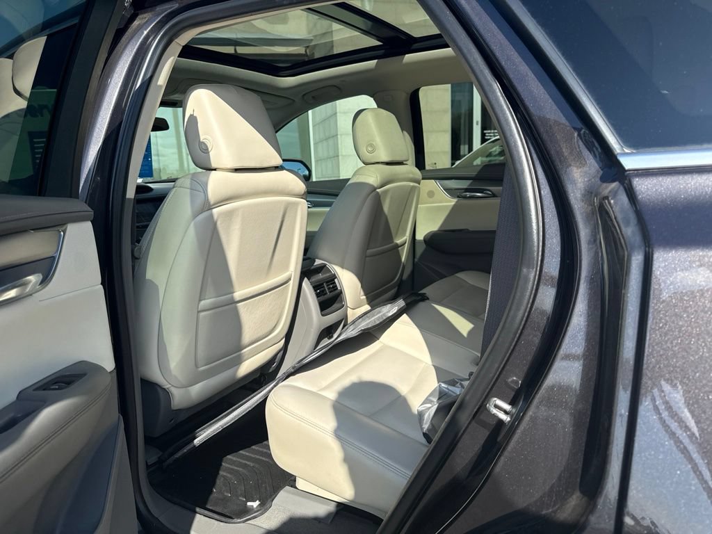 Used 2017 Cadillac XT5 Luxury w/ Driver Awareness Package FWD image 18
