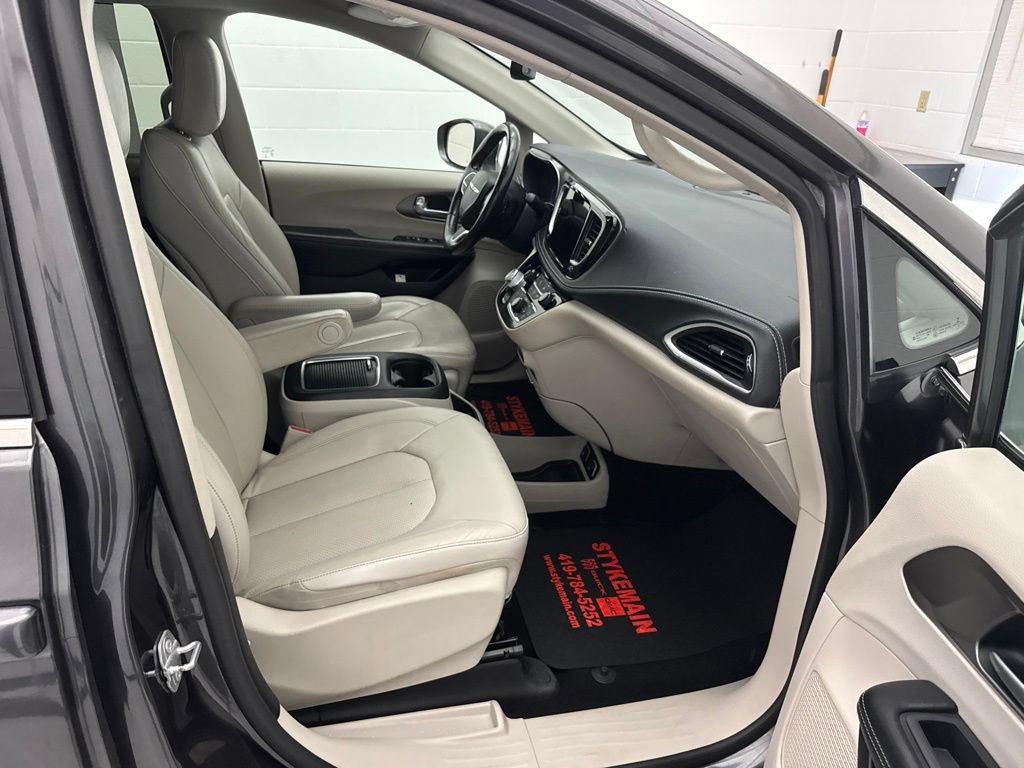 Used 2021 Chrysler Pacifica Touring-L FWD image 53