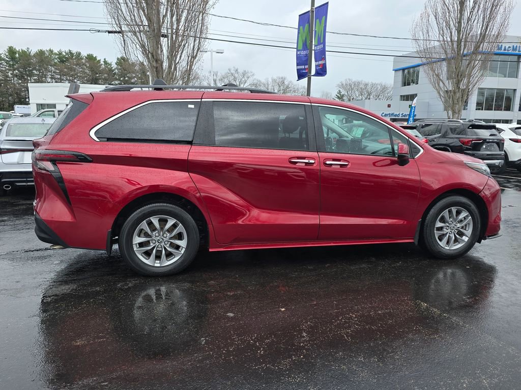 Used 2024 Toyota Sienna XLE w/ XLE Plus Package image 8
