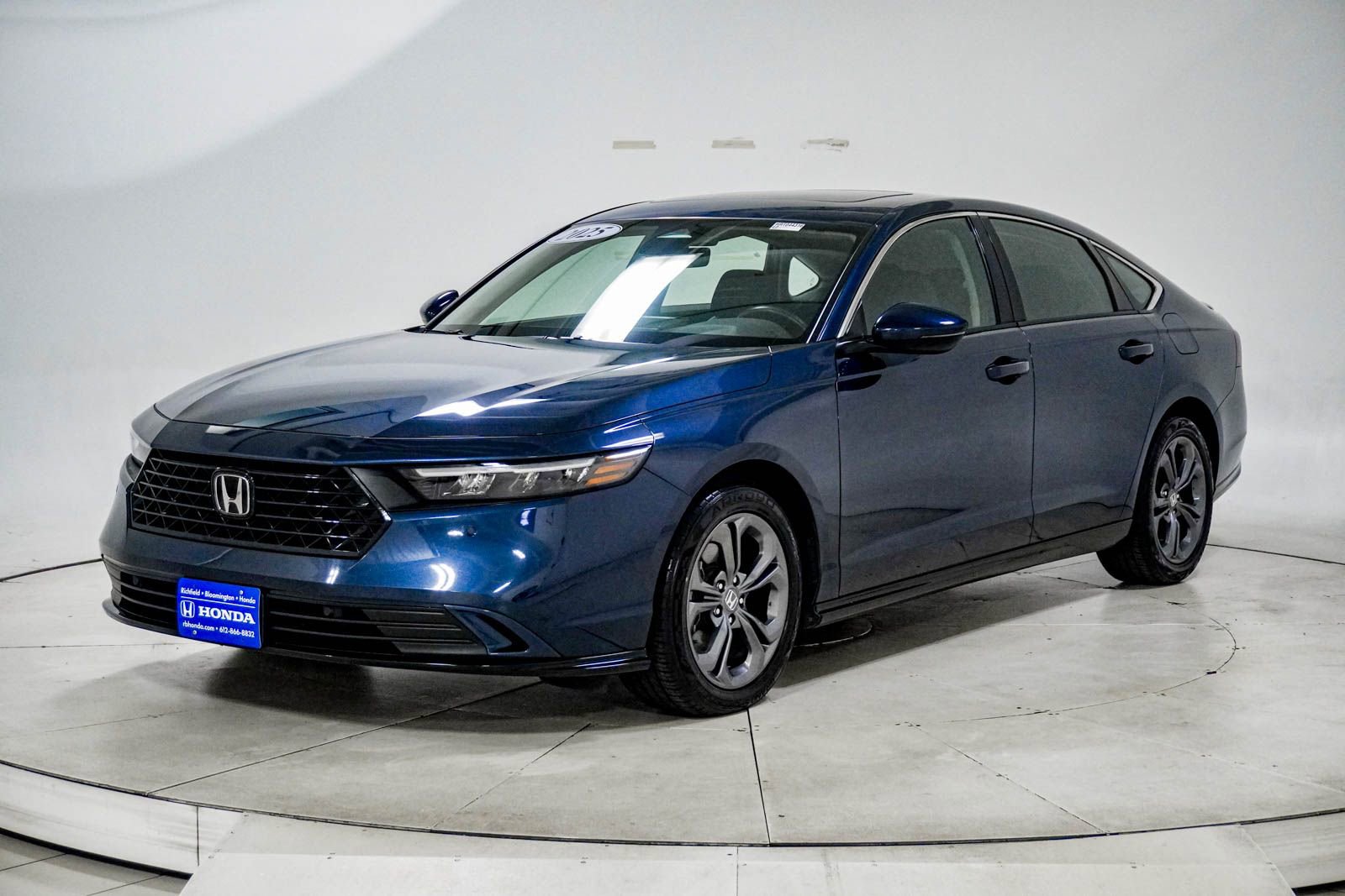 Certified 2025 Honda Accord EX-L image 3
