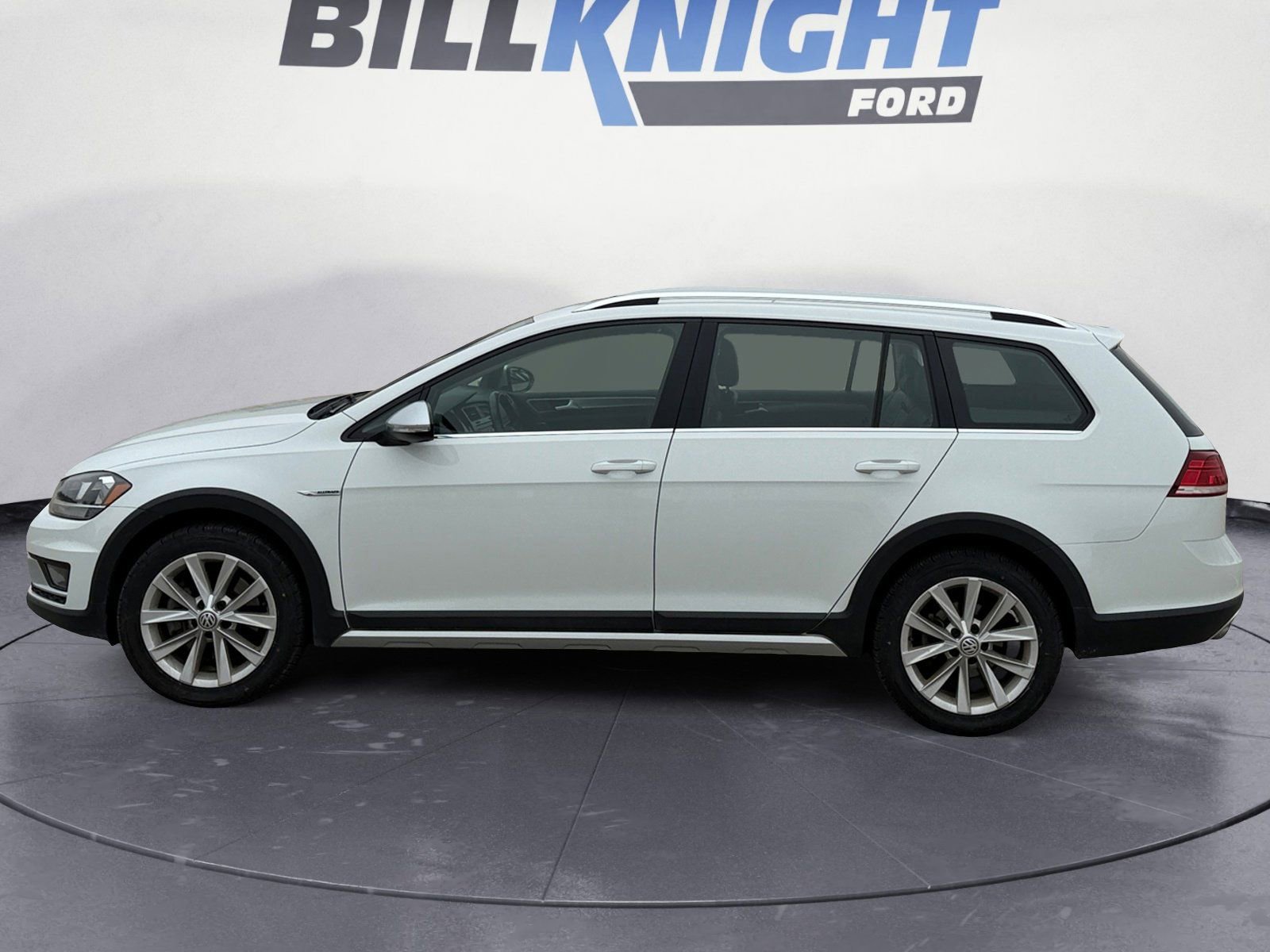 Used 2019 Volkswagen Golf Alltrack S image 2