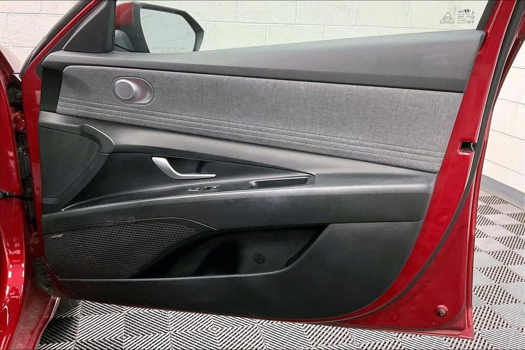 Used 2023 Hyundai Elantra Limited FWD image 21