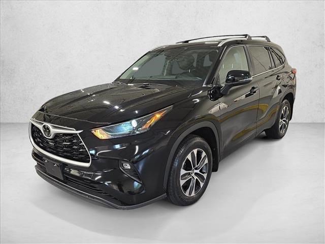 Used 2023 Toyota Highlander XLE