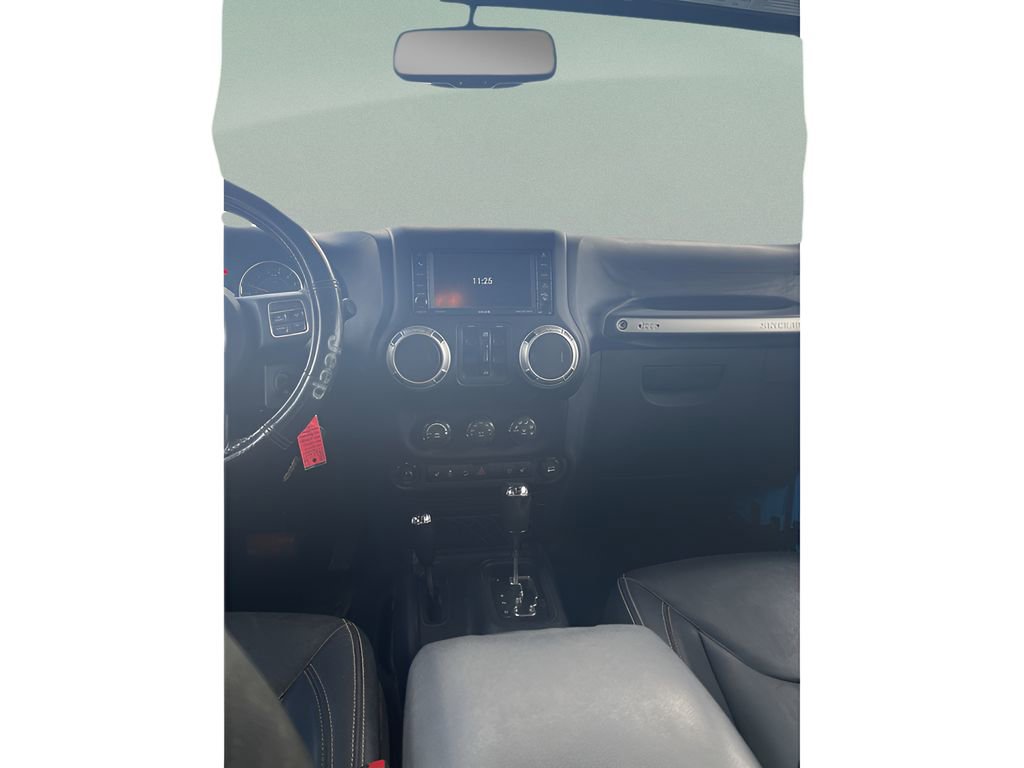 Used 2017 Jeep Wrangler Unlimited Rubicon w/ Connectivity Group image 12