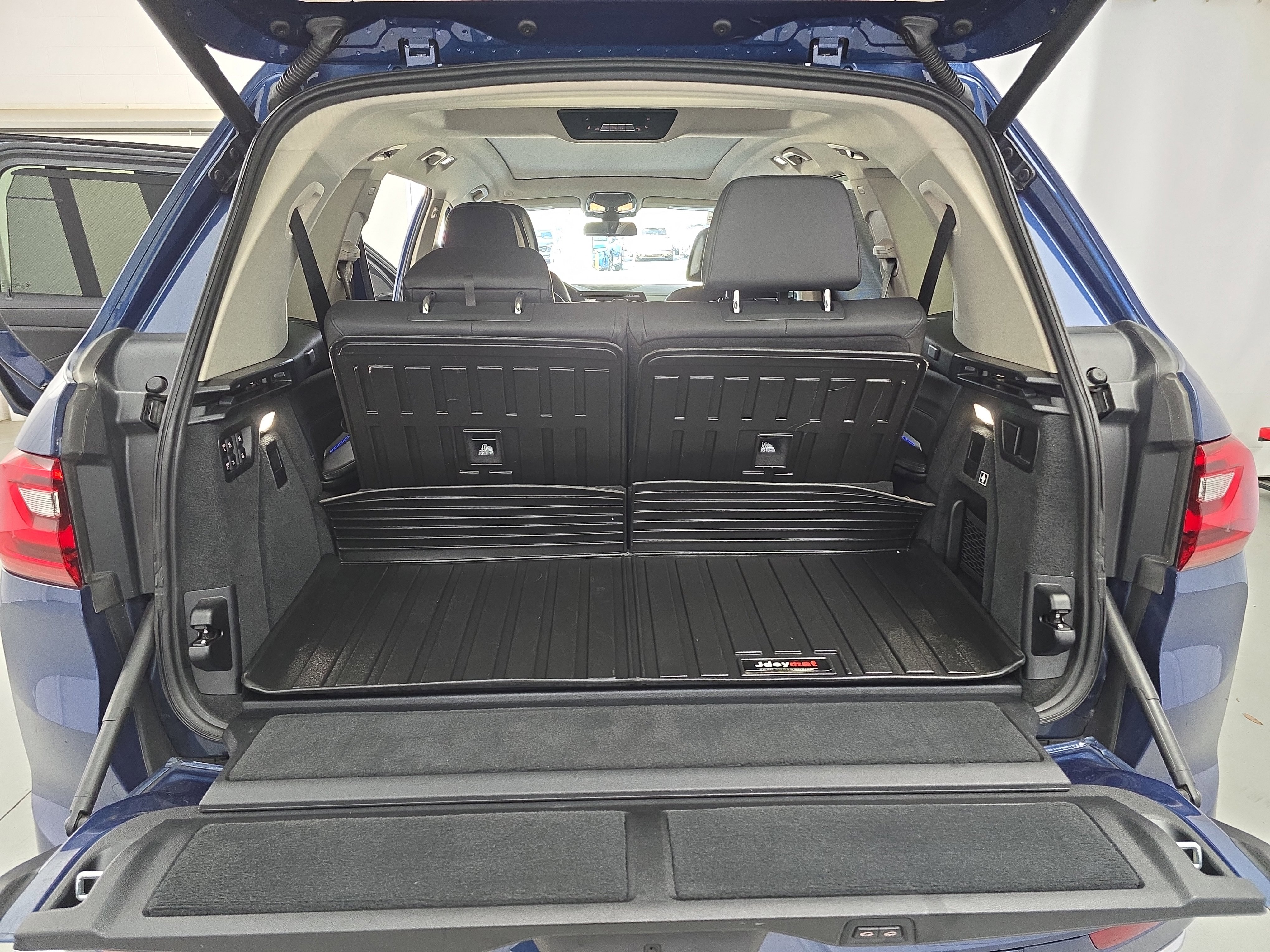 Used 2021 BMW X7 xDrive40i w/ Premium Package image 13