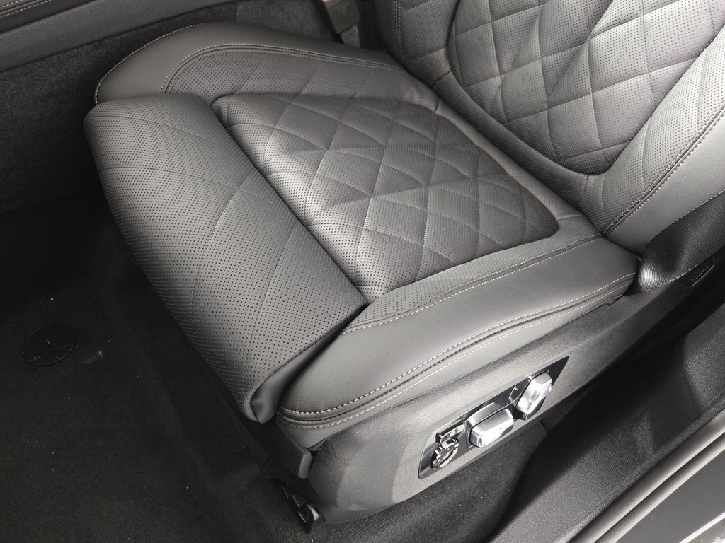 New 2026 BMW X7 xDrive40i w/ Executive Package image 15