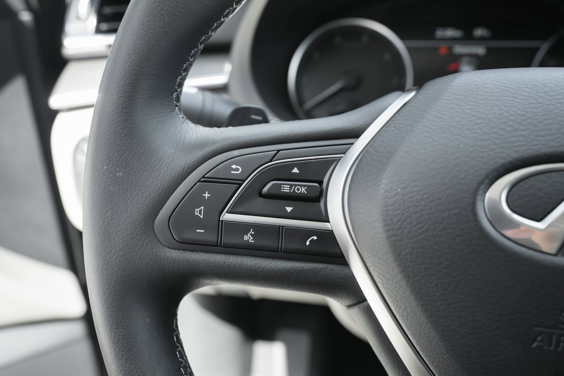 Used 2025 INFINITI QX50 Luxe image 13