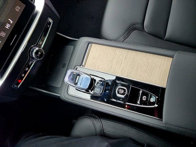 New 2026 Volvo XC90 B5 Core image 22