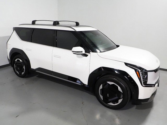 Used 2024 Kia EV9 Land image 12
