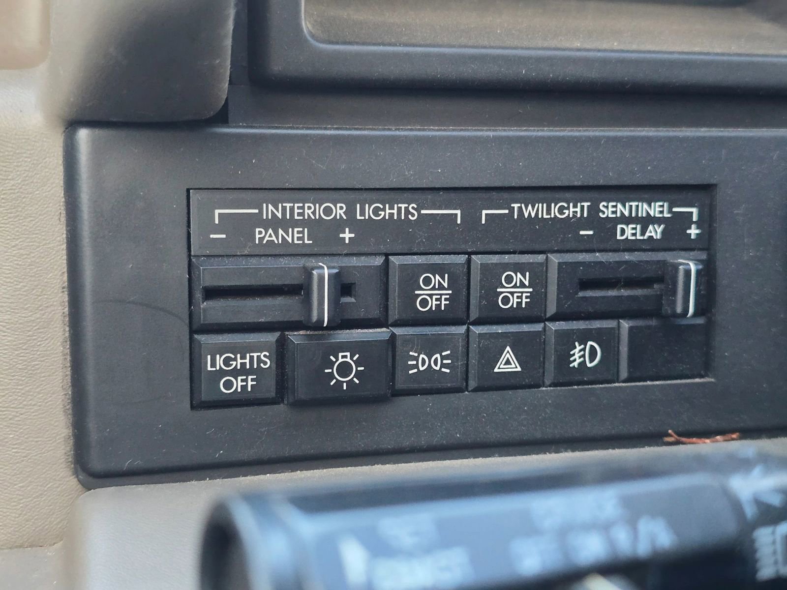 Used 1993 Cadillac Allante FWD image 15