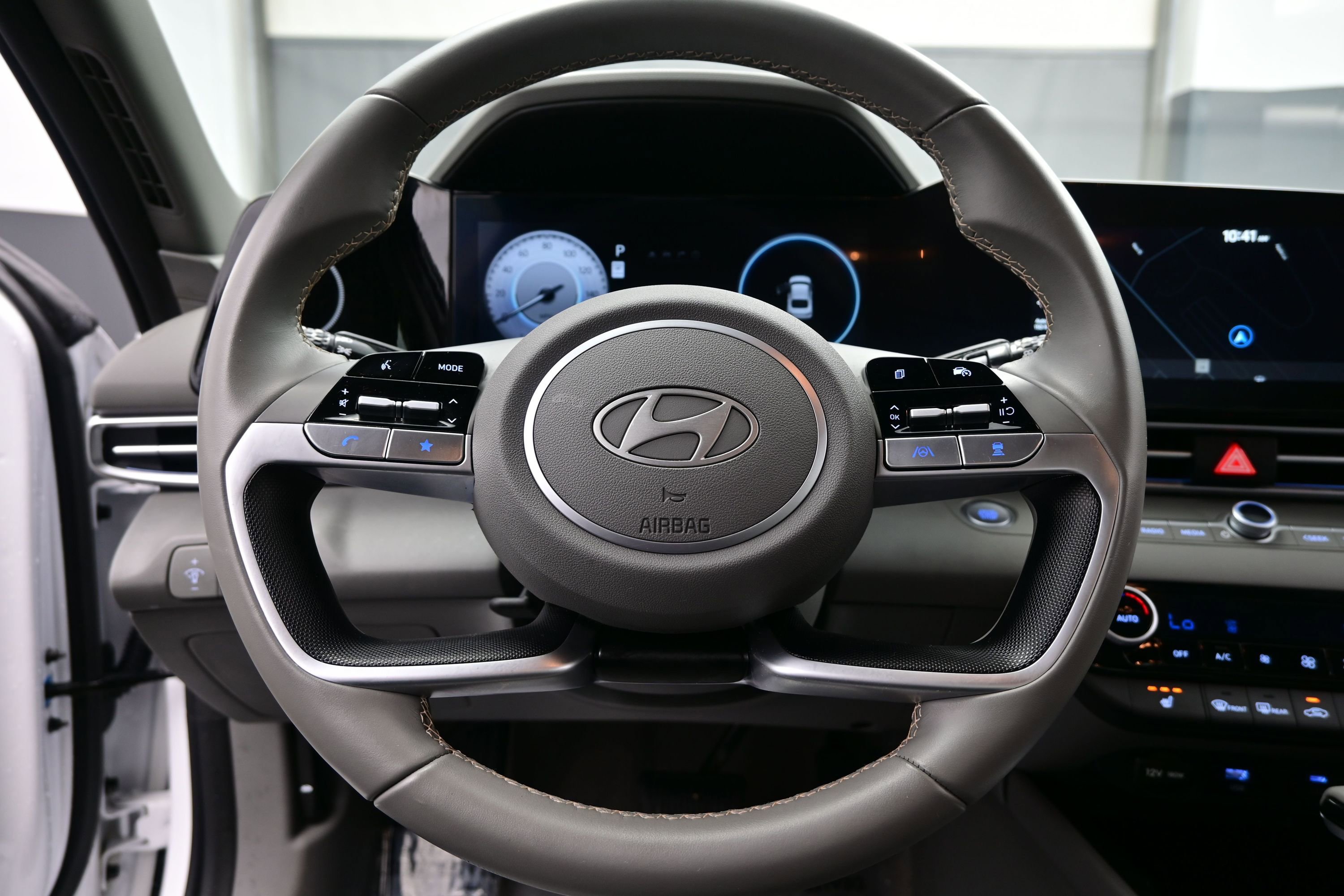 Certified 2025 Hyundai Elantra SEL FWD image 23