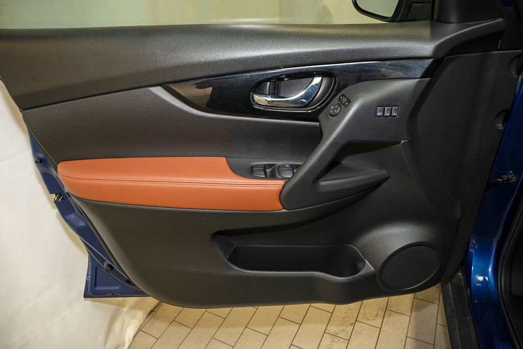 Used 2018 Nissan Rogue SL w/ Premium Package AWD/4WD image 12