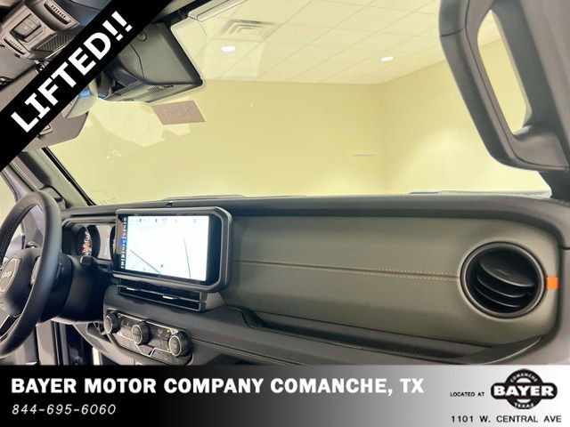 Used 2025 Jeep Gladiator Mojave AWD/4WD image 27