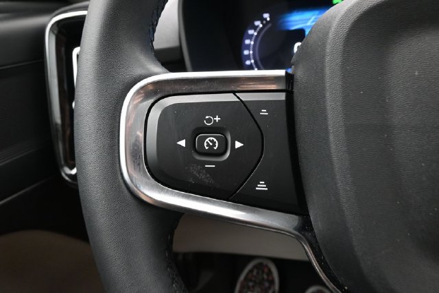 Used 2024 Volvo XC40 B5 Plus AWD/4WD image 25