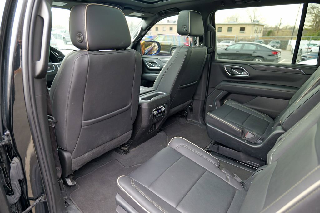 Used 2023 GMC Yukon XL SLT w/ SLT Premium Package image 26