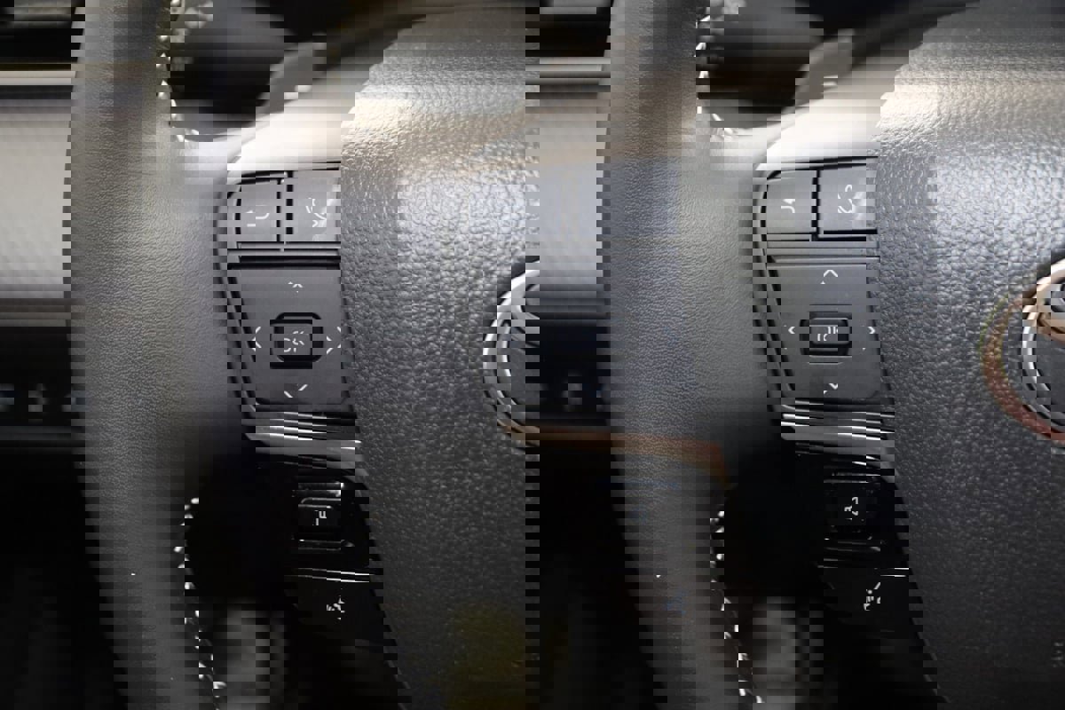 Used 2025 Toyota Camry SE image 32