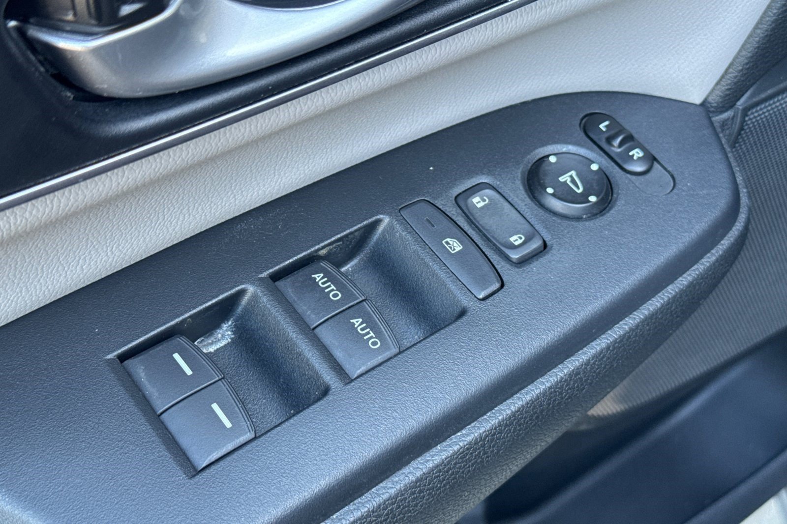 Used 2017 Honda CR-V EX-L image 14