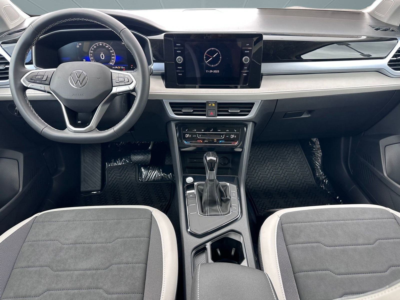 New 2026 Volkswagen Taos SE image 14