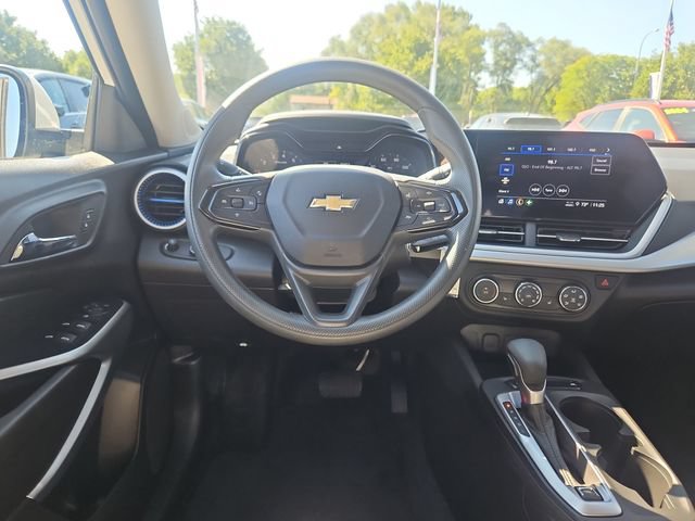 Used 2024 Chevrolet Trax LS w/ LS Convenience Package FWD image 14