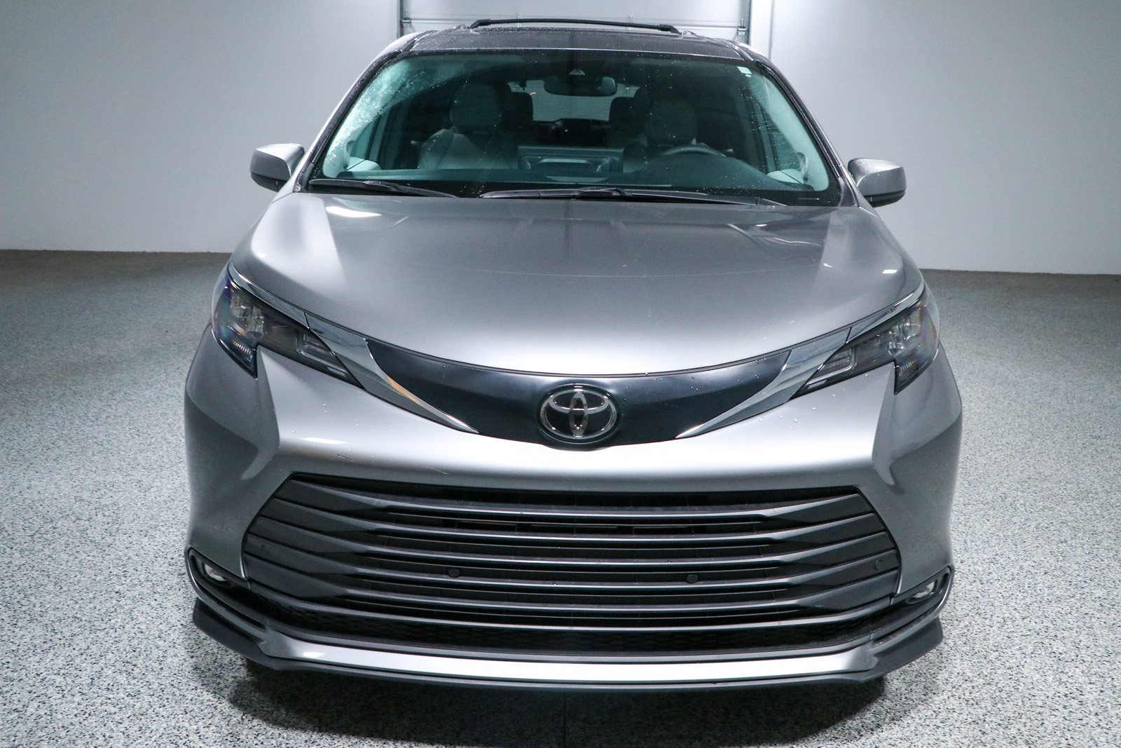 Used 2026 Toyota Sienna XLE AWD/4WD image 4