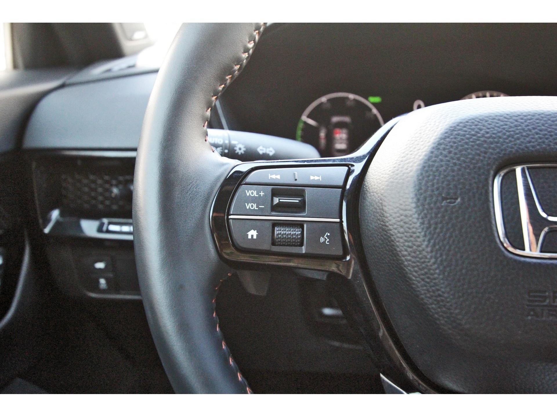 Used 2025 Honda CR-V Sport Touring image 17