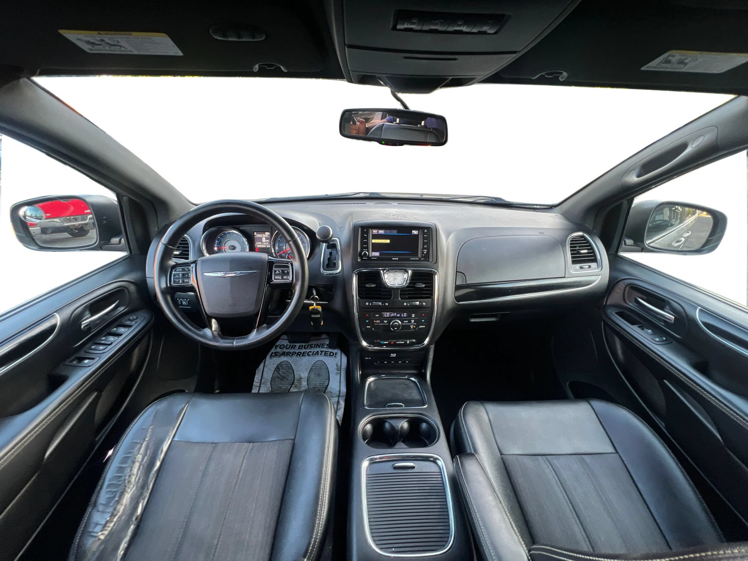 Used 2014 Chrysler Town & Country S FWD image 21