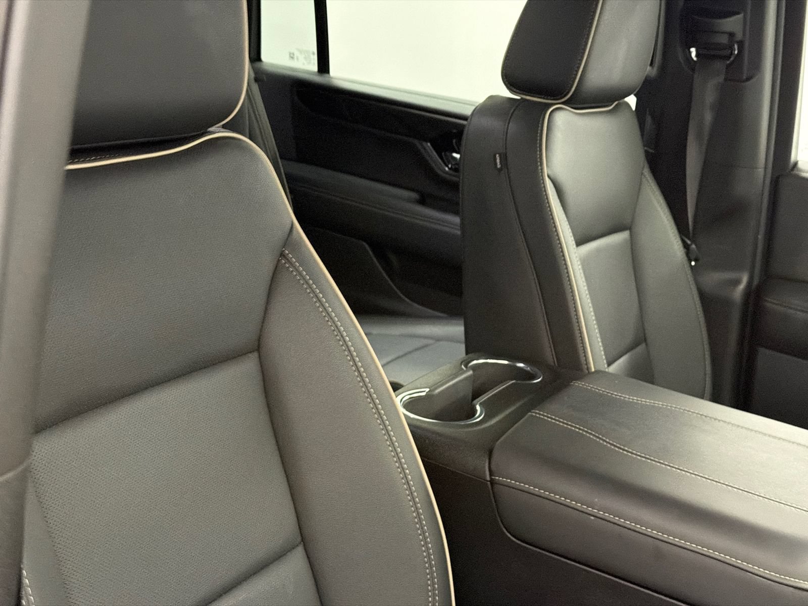 Used 2025 GMC Yukon XL Elevation AWD/4WD image 13
