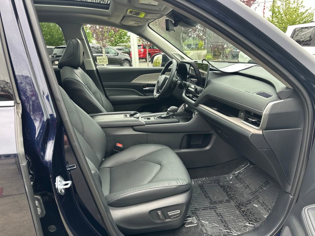 Certified 2024 Toyota Grand Highlander AWD image 19