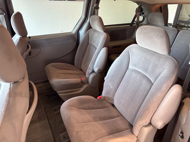 Used 2001 Chrysler Town & Country LX FWD image 10