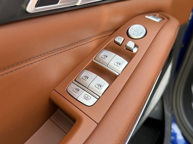 Used 2025 BMW X7 M60i image 18