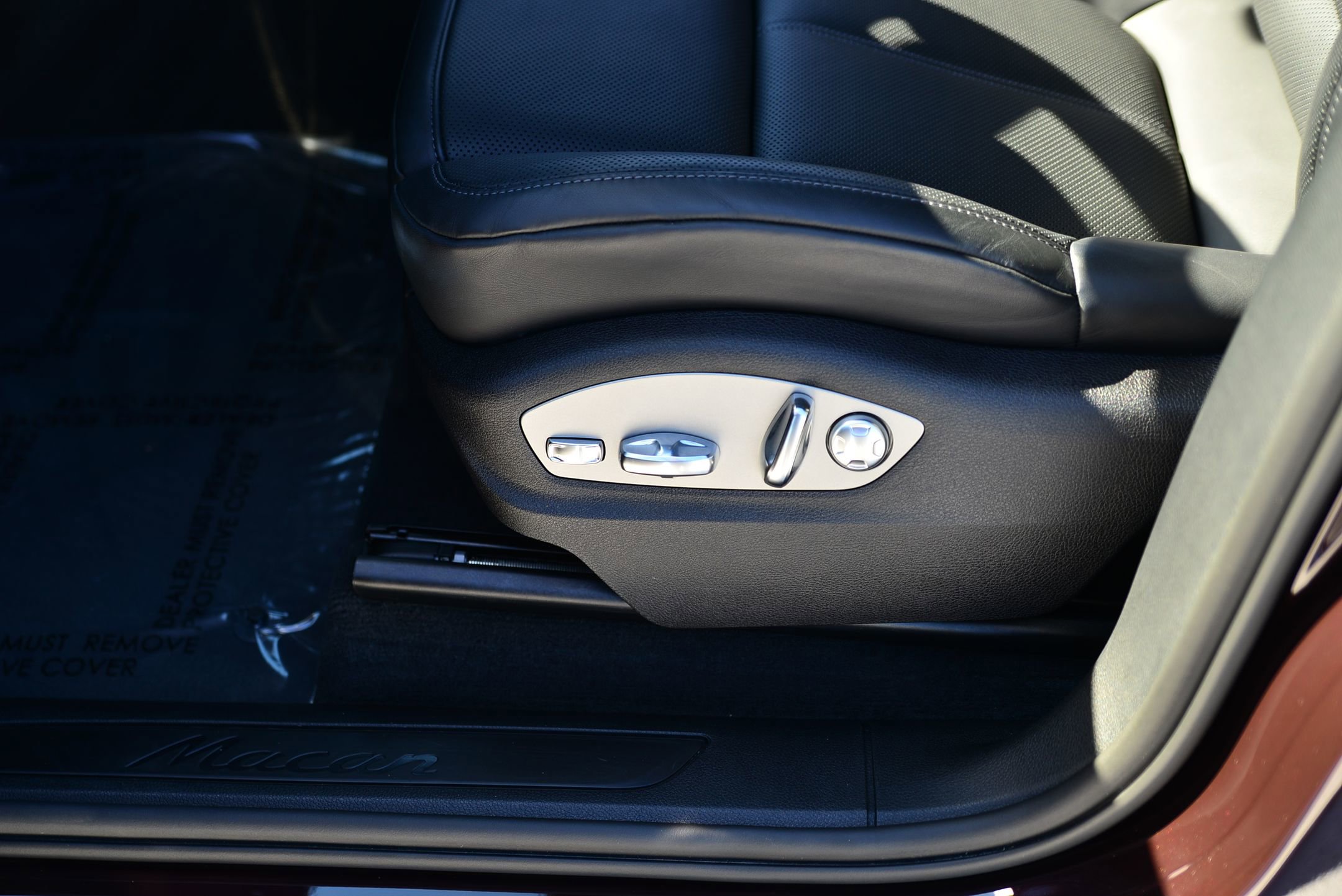 Certified 2025 Porsche Macan image 29