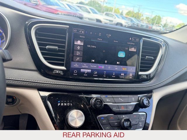 Used 2024 Chrysler Pacifica Limited FWD image 11