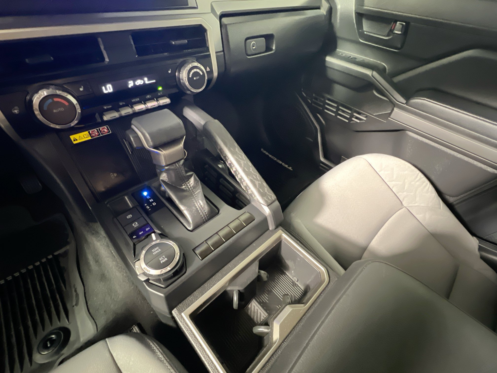 Used 2024 Toyota Tacoma SR5 AWD/4WD image 25
