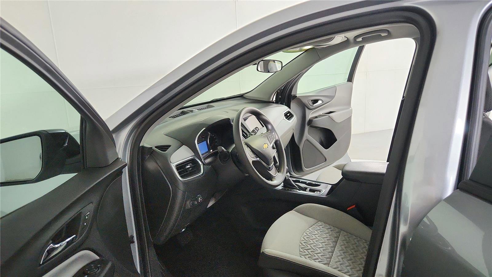 Used 2024 Chevrolet Equinox LS w/ LS Convenience Package FWD image 9