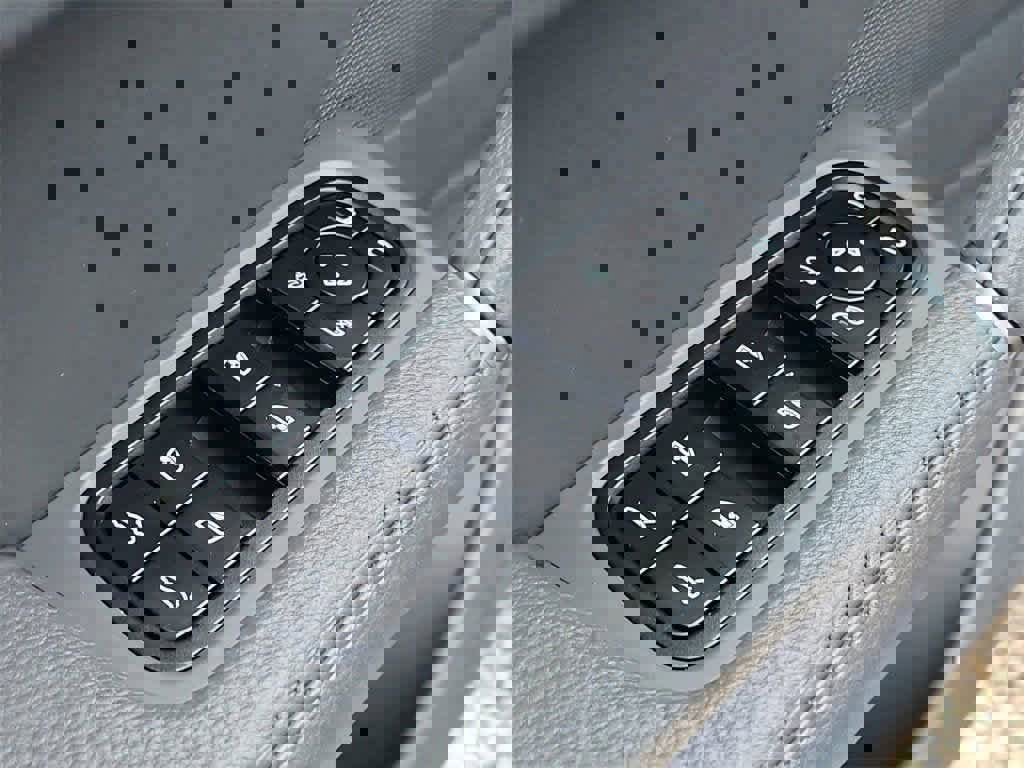 Certified 2022 Porsche Cayenne image 30