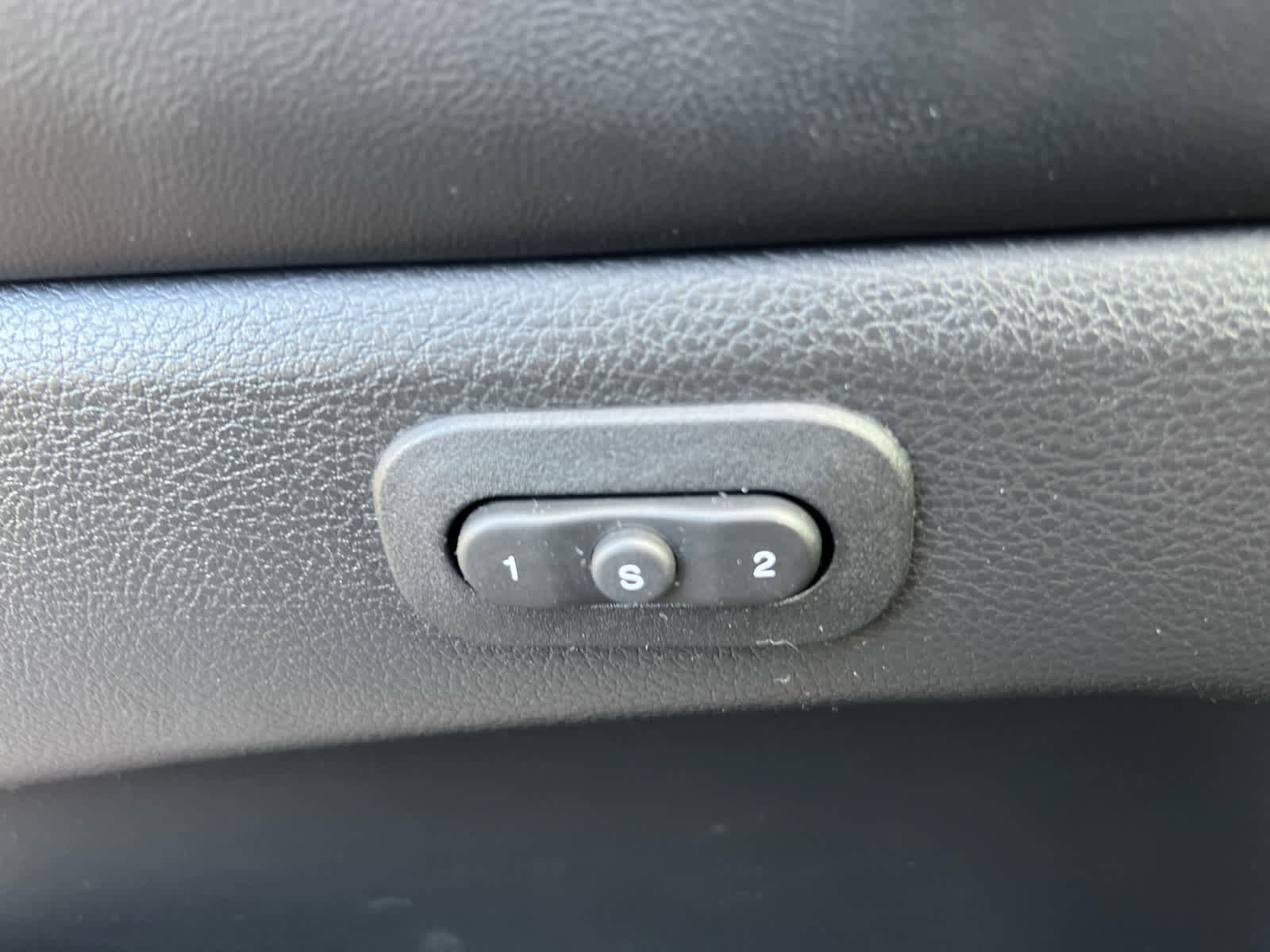 Used 2022 Jeep Grand Cherokee Limited image 15